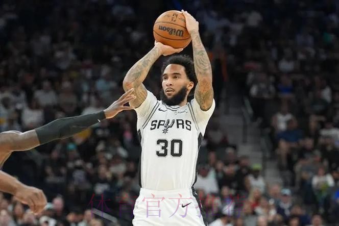 尚帕尼过去5场场均贡献16分10板2.6助,投篮命中率47% 尚帕尼过去5场场均贡献16分10板2.6助,投篮命中率47%