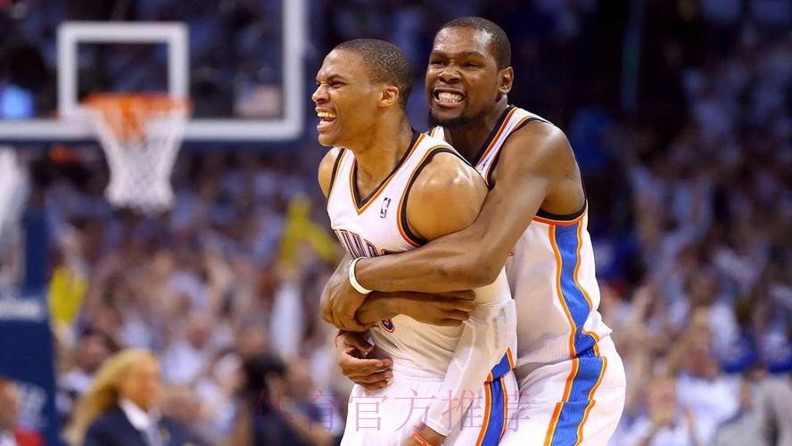 威少赛后和杜兰特拥抱致意,威少生涯面对杜兰特12胜7负 威少赛后和杜兰特拥抱致意,威少生涯面对杜兰特12胜7负